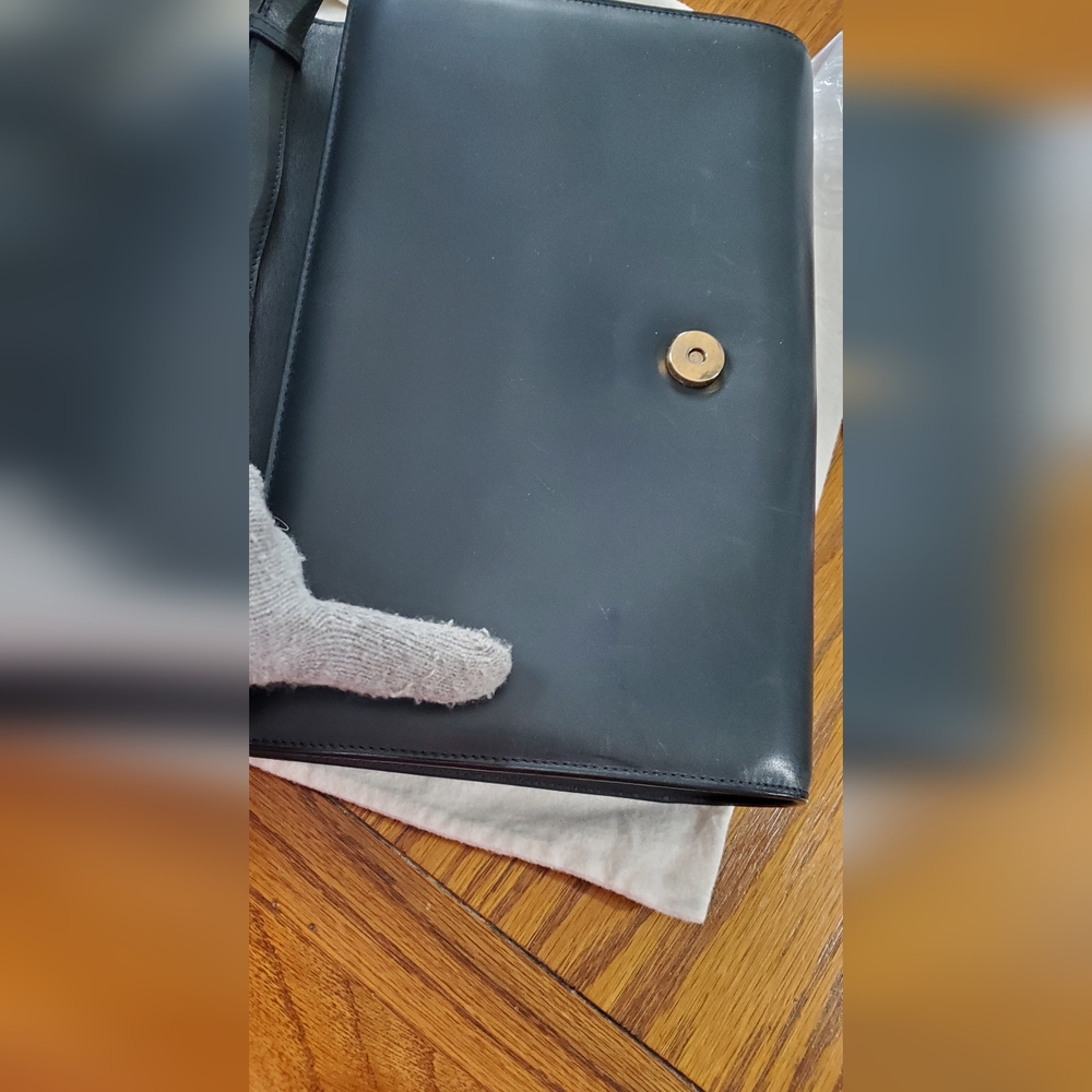 Gucci Hunter Green Rare Leather Messenger Bag with Gold-Tone Hardware⚜️💚⚜️ - Picture 15 of 15